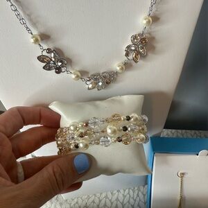 Touchstone Crystal Pearl Set